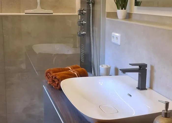 Gaestehaus Zum Rosengarten 度假居 *